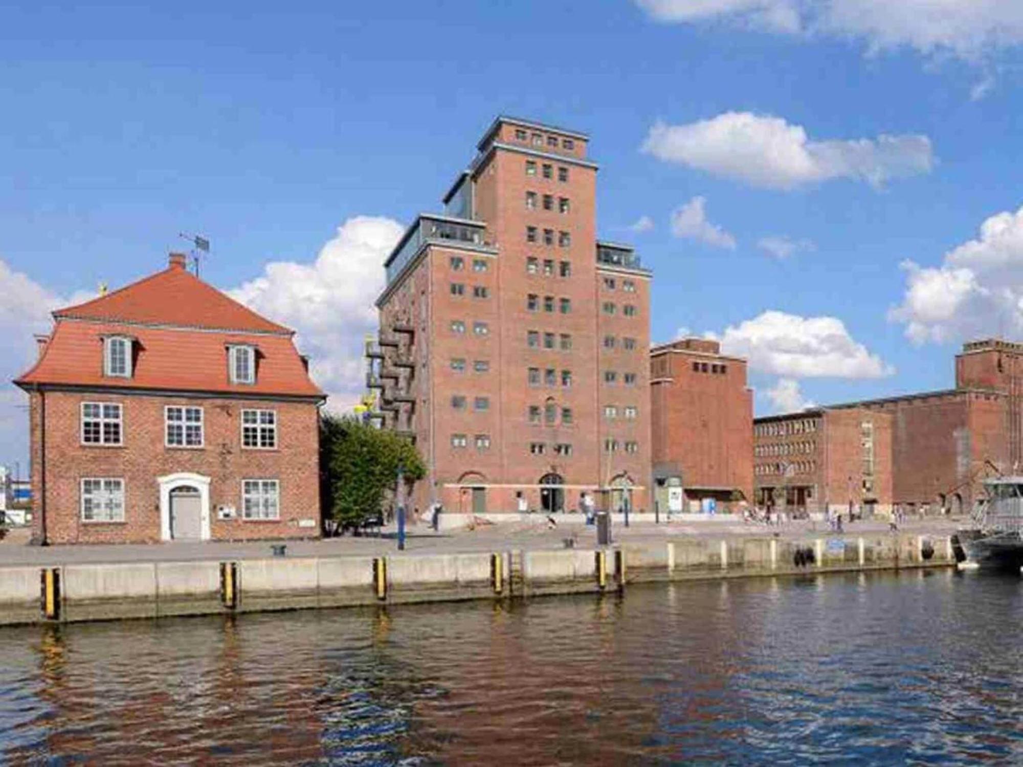 Apartment With Port View