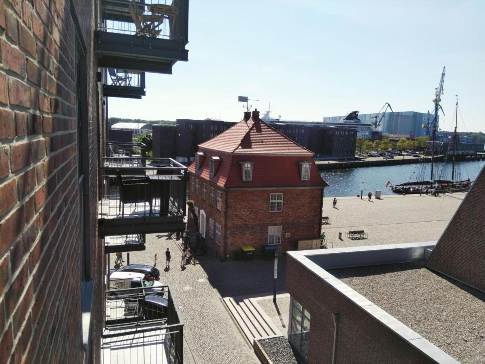 Apartment With Port View *